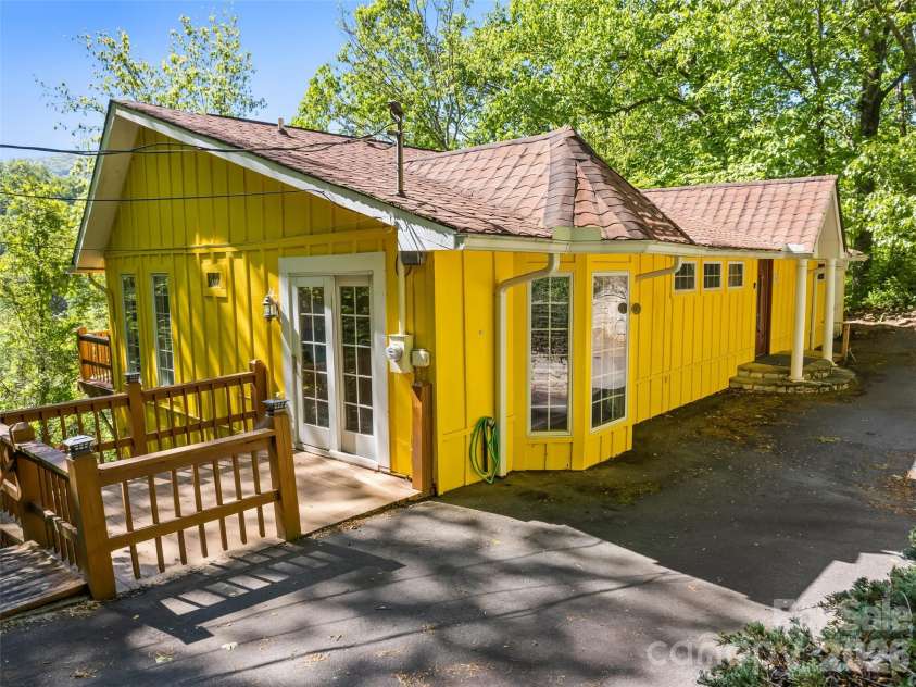 969 Mountain View Drive, Maggie Valley, NC 28751.  MLS# CAR4406621, YatesRealty ID 41593. 