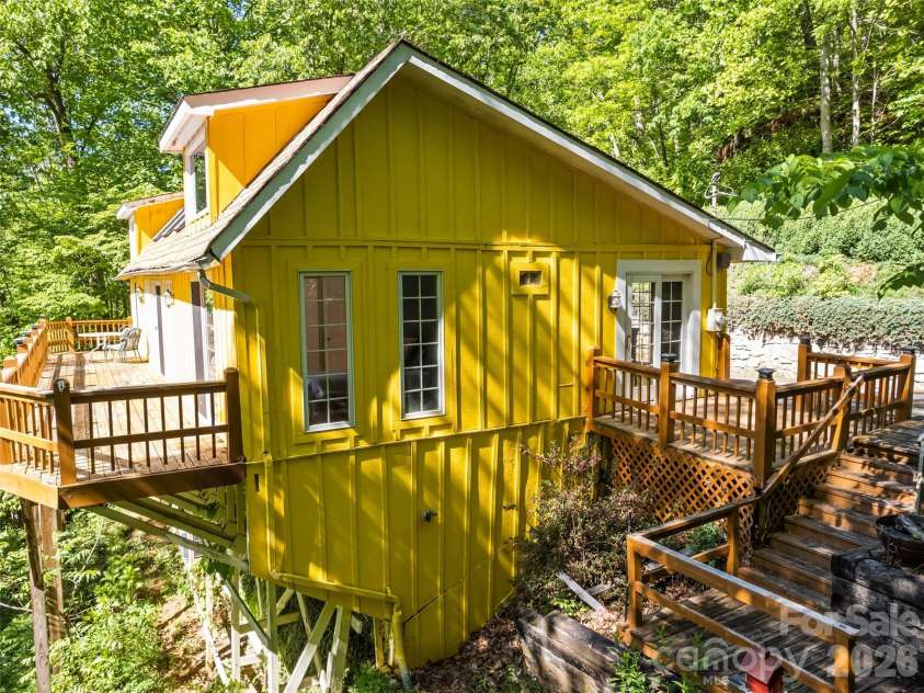 969 Mountain View Drive, Maggie Valley, NC 28751.  MLS# CAR4406621, YatesRealty ID 41593. 
