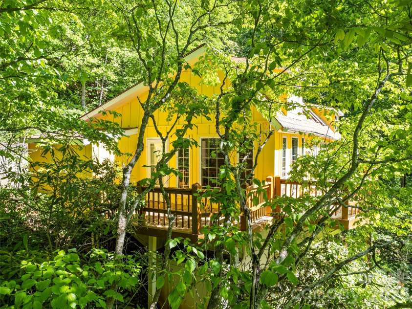 969 Mountain View Drive, Maggie Valley, NC 28751.  MLS# CAR4406621, YatesRealty ID 41593. 