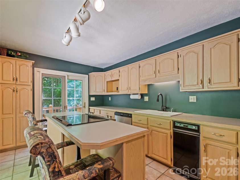 969 Mountain View Drive, Maggie Valley, NC 28751.  MLS# CAR4406621, YatesRealty ID 41593. 