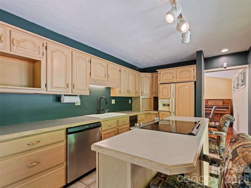 969 Mountain View Drive, Maggie Valley, NC 28751.  MLS# CAR4406621, YatesRealty ID 41593. 