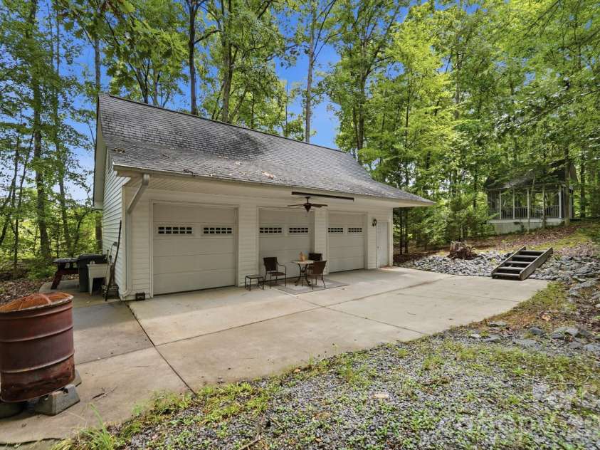 1220 Grun Augen Drive, Richburg, SC 29729.  MLS# CAR4401037, YatesRealty ID 41594. 