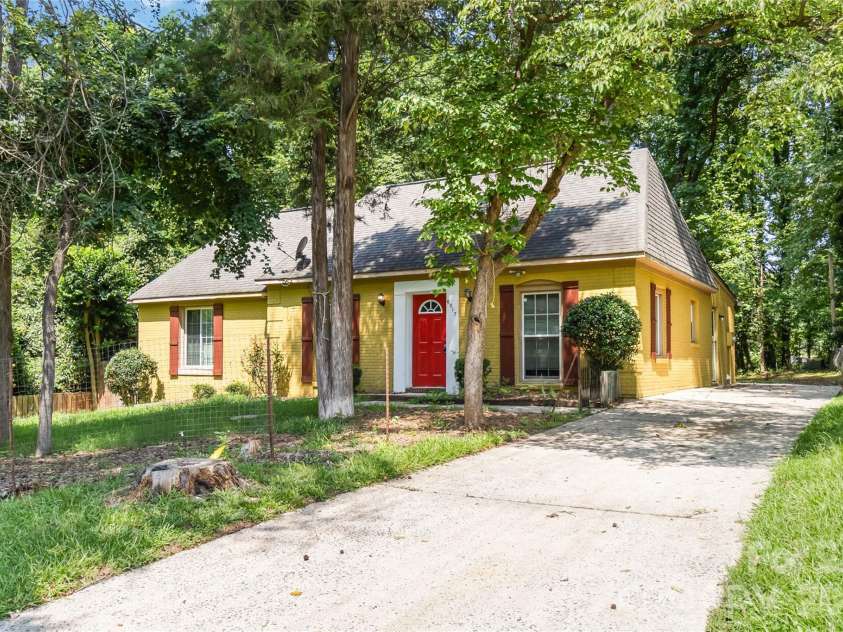 6317 Old Coach Road, Charlotte, NC 28215.  MLS# CAR4410165, YatesRealty ID 41595. 