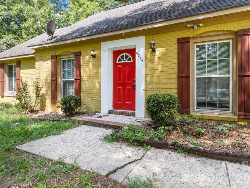 6317 Old Coach Road, Charlotte, NC 28215.  MLS# CAR4410165, YatesRealty ID 41595. 