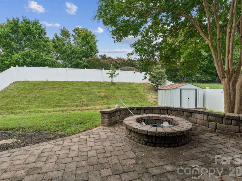 14007 Highland Meadow Road, Charlotte, NC 28273.  MLS# CAR4403552, YatesRealty ID 41596. 