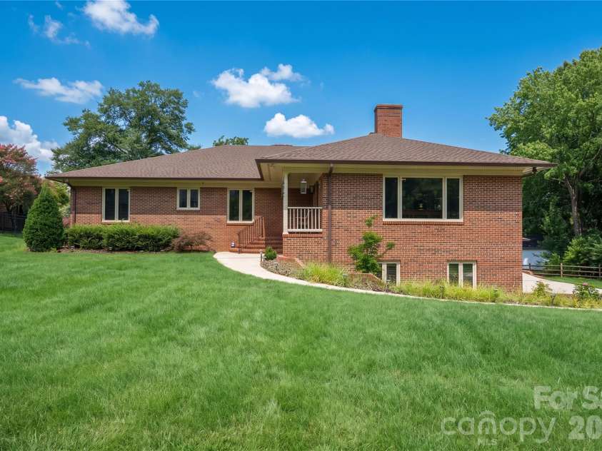 1419 Stoneyridge Drive, Charlotte, NC 28214.  MLS# CAR4411304, YatesRealty ID 41597. 