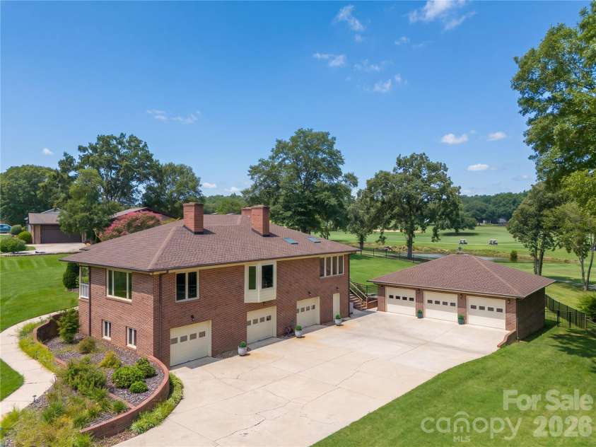 1419 Stoneyridge Drive, Charlotte, NC 28214.  MLS# CAR4411304, YatesRealty ID 41597. 