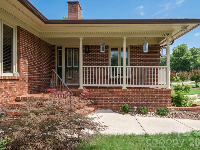 1419 Stoneyridge Drive, Charlotte, NC 28214.  MLS# CAR4411304, YatesRealty ID 41597. 