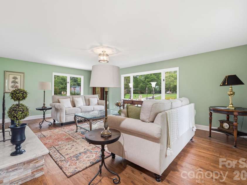 1419 Stoneyridge Drive, Charlotte, NC 28214.  MLS# CAR4411304, YatesRealty ID 41597. 