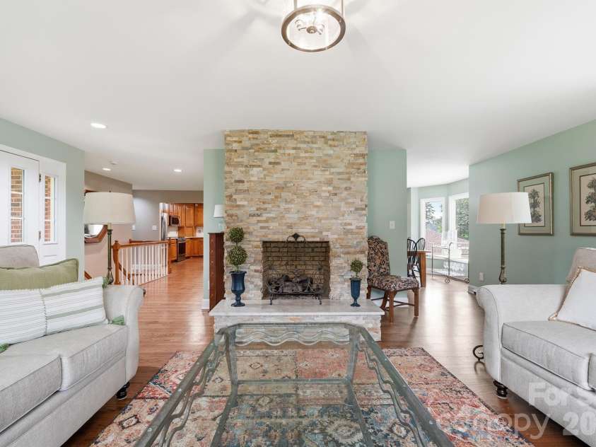 1419 Stoneyridge Drive, Charlotte, NC 28214.  MLS# CAR4411304, YatesRealty ID 41597. 