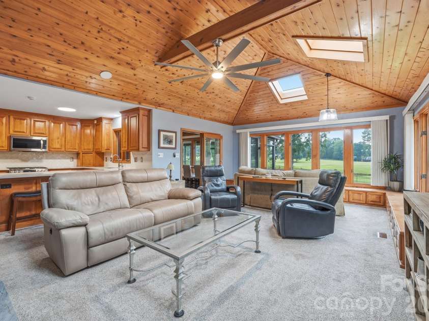 1419 Stoneyridge Drive, Charlotte, NC 28214.  MLS# CAR4411304, YatesRealty ID 41597. 
