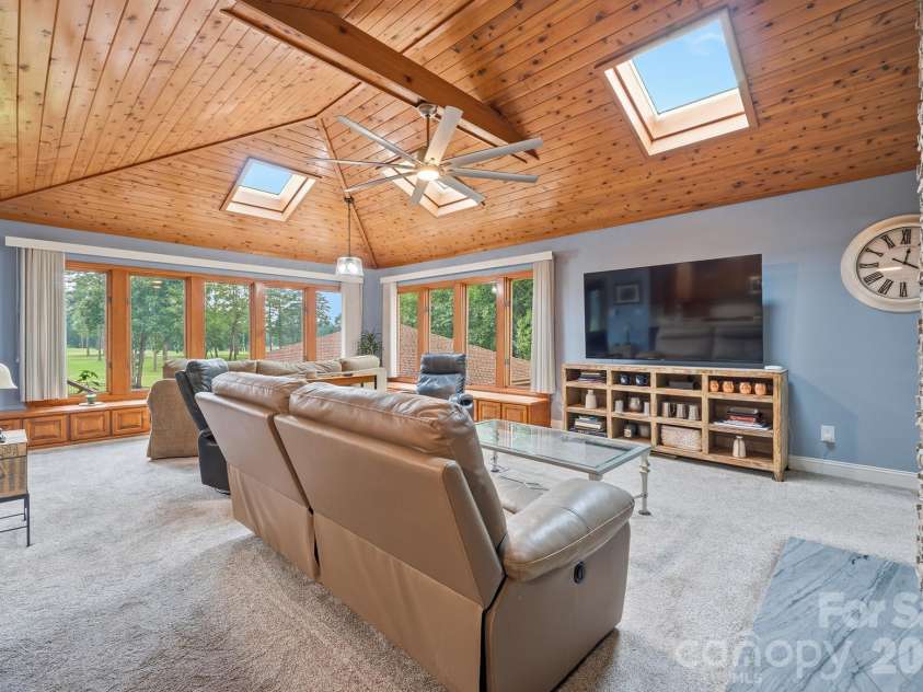 1419 Stoneyridge Drive, Charlotte, NC 28214.  MLS# CAR4411304, YatesRealty ID 41597. 