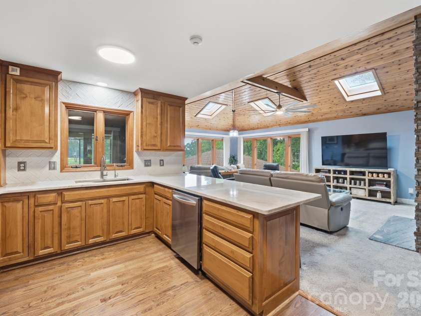 1419 Stoneyridge Drive, Charlotte, NC 28214.  MLS# CAR4411304, YatesRealty ID 41597. 