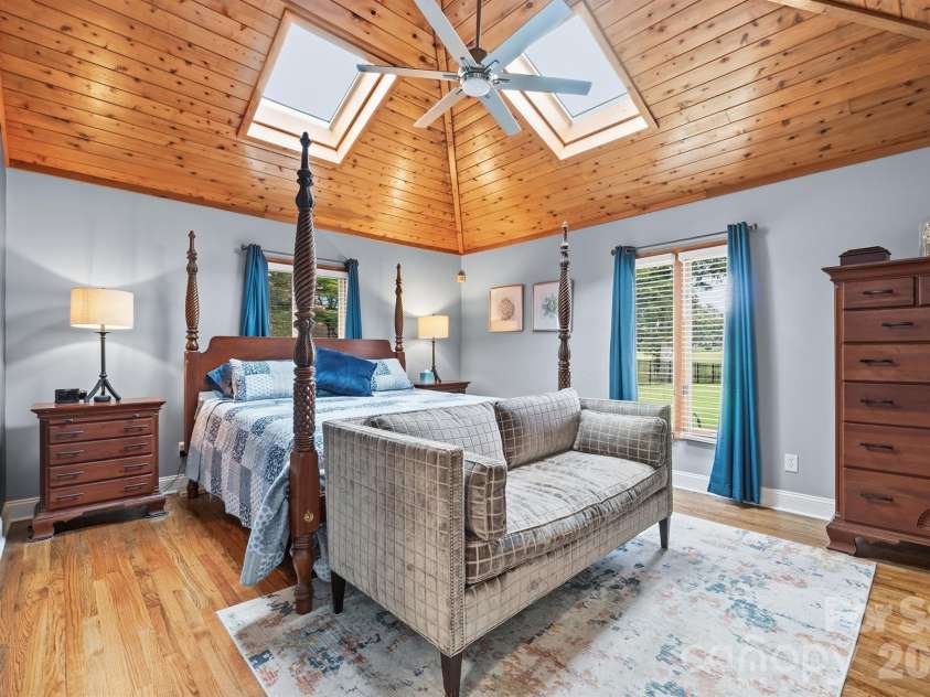 1419 Stoneyridge Drive, Charlotte, NC 28214.  MLS# CAR4411304, YatesRealty ID 41597. 