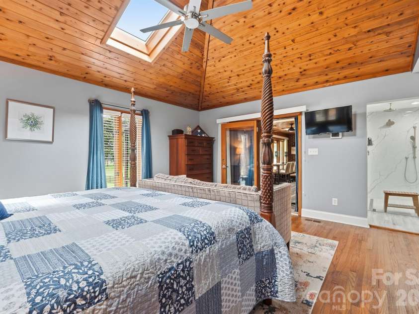 1419 Stoneyridge Drive, Charlotte, NC 28214.  MLS# CAR4411304, YatesRealty ID 41597. 