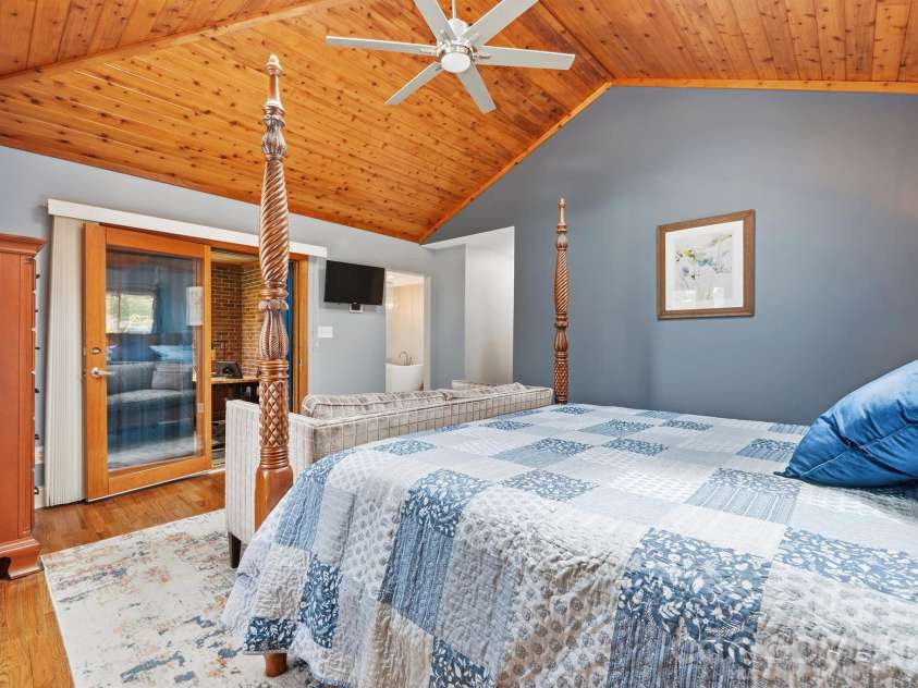 1419 Stoneyridge Drive, Charlotte, NC 28214.  MLS# CAR4411304, YatesRealty ID 41597. 