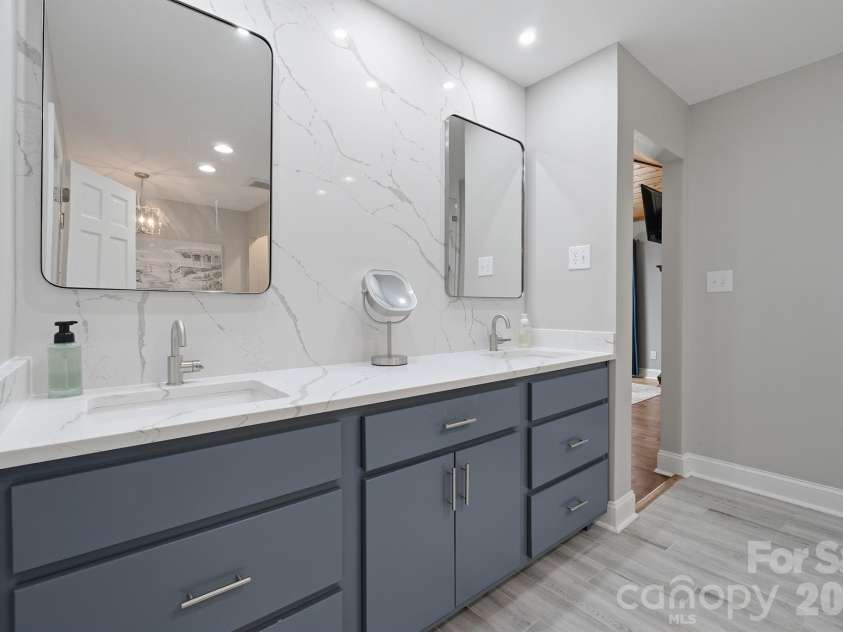 1419 Stoneyridge Drive, Charlotte, NC 28214.  MLS# CAR4411304, YatesRealty ID 41597. 
