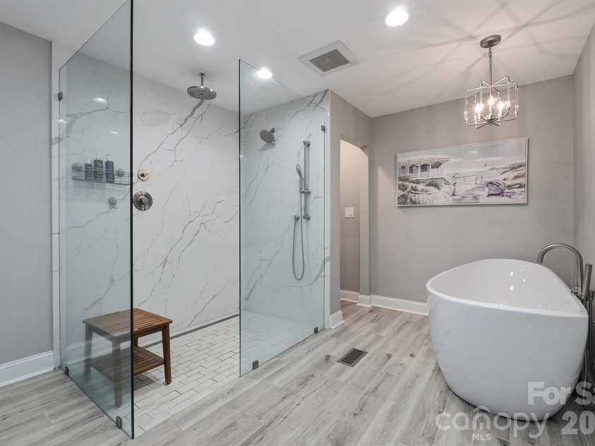 1419 Stoneyridge Drive, Charlotte, NC 28214.  MLS# CAR4411304, YatesRealty ID 41597. 