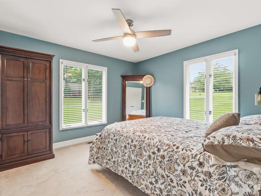 1419 Stoneyridge Drive, Charlotte, NC 28214.  MLS# CAR4411304, YatesRealty ID 41597. 