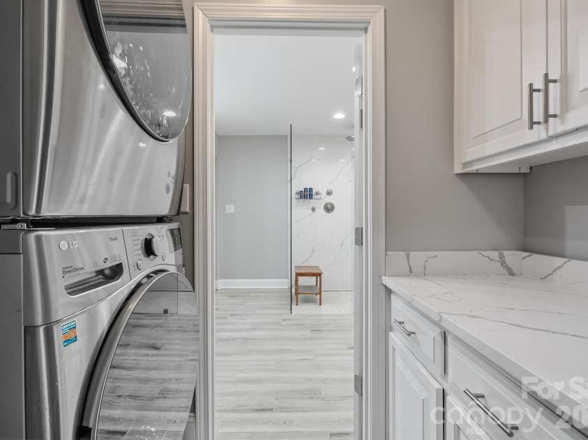 1419 Stoneyridge Drive, Charlotte, NC 28214.  MLS# CAR4411304, YatesRealty ID 41597. 