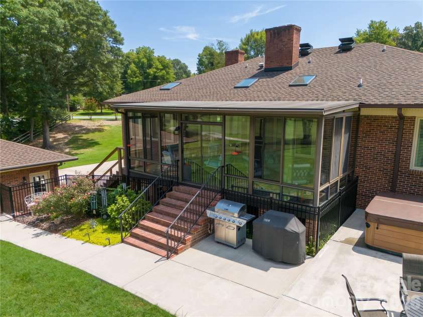 1419 Stoneyridge Drive, Charlotte, NC 28214.  MLS# CAR4411304, YatesRealty ID 41597. 