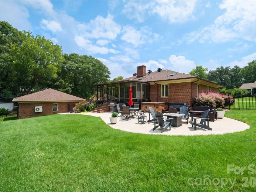 1419 Stoneyridge Drive, Charlotte, NC 28214.  MLS# CAR4411304, YatesRealty ID 41597. 
