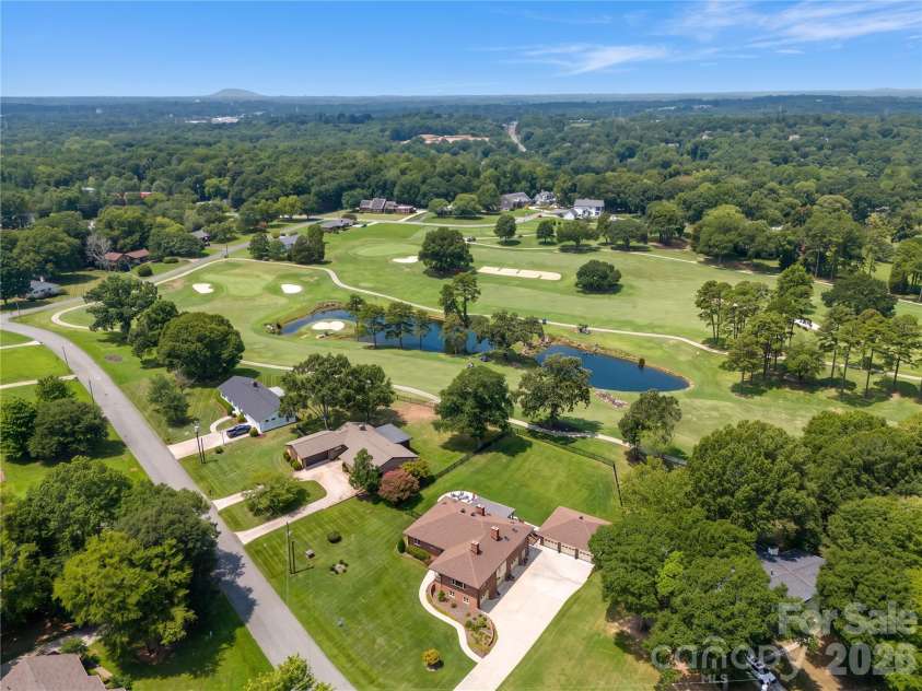 1419 Stoneyridge Drive, Charlotte, NC 28214.  MLS# CAR4411304, YatesRealty ID 41597. 
