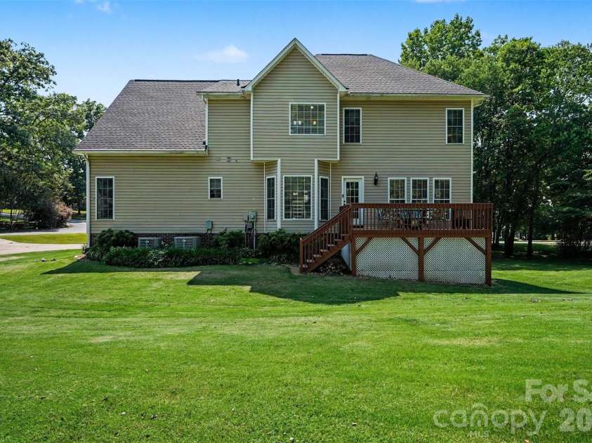 4858 Elmhurst Drive, Hickory, NC 28601.  MLS# CAR4402326, YatesRealty ID 41598. Back