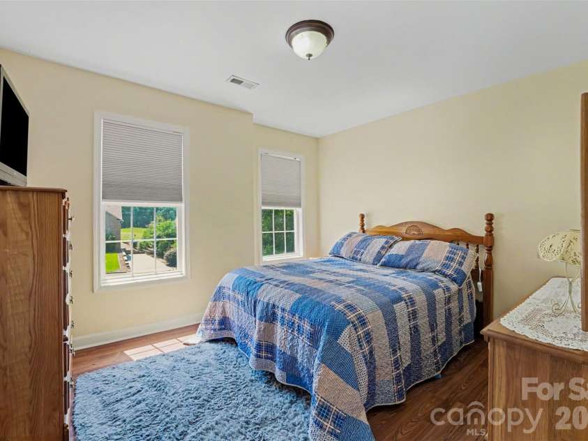 4858 Elmhurst Drive, Hickory, NC 28601.  MLS# CAR4402326, YatesRealty ID 41598. Bedroom
