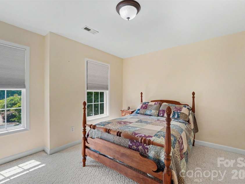 4858 Elmhurst Drive, Hickory, NC 28601.  MLS# CAR4402326, YatesRealty ID 41598. Bedroom
