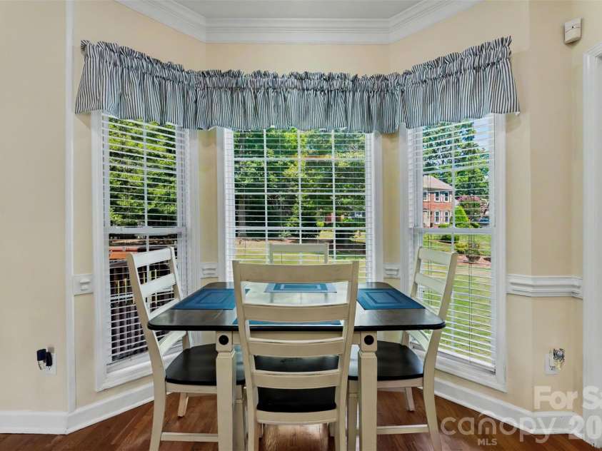4858 Elmhurst Drive, Hickory, NC 28601.  MLS# CAR4402326, YatesRealty ID 41598. Breakfast nook