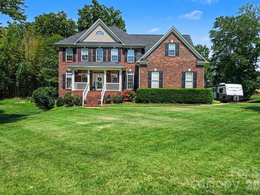 4858 Elmhurst Drive, Hickory, NC 28601.  MLS# CAR4402326, YatesRealty ID 41598. Front