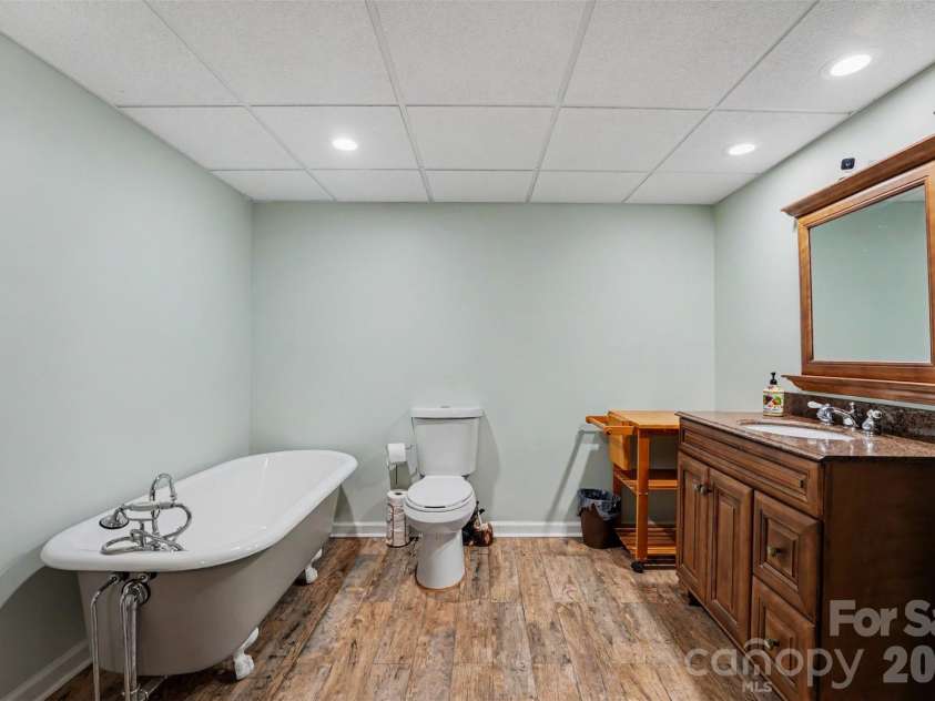 4858 Elmhurst Drive, Hickory, NC 28601.  MLS# CAR4402326, YatesRealty ID 41598. Full bathroom in basement