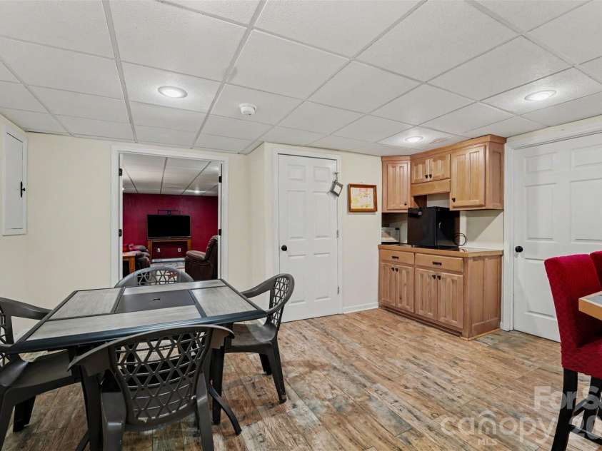 4858 Elmhurst Drive, Hickory, NC 28601.  MLS# CAR4402326, YatesRealty ID 41598. Fully finished basement