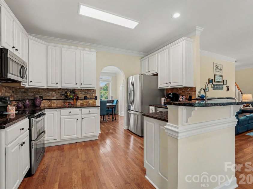 4858 Elmhurst Drive, Hickory, NC 28601.  MLS# CAR4402326, YatesRealty ID 41598. Kitchen