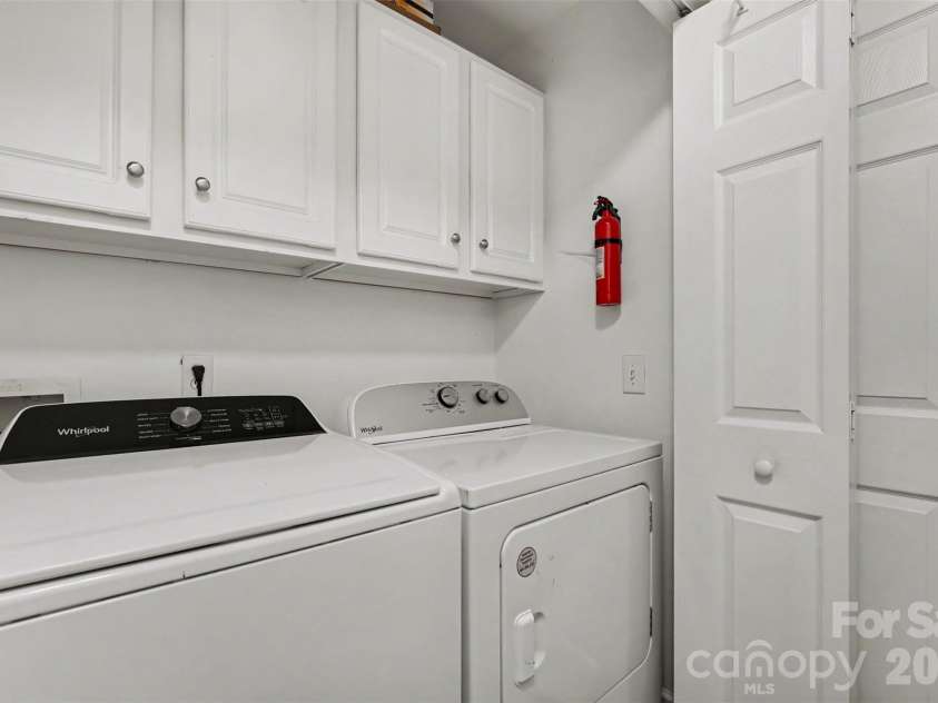 4858 Elmhurst Drive, Hickory, NC 28601.  MLS# CAR4402326, YatesRealty ID 41598. Laundry room