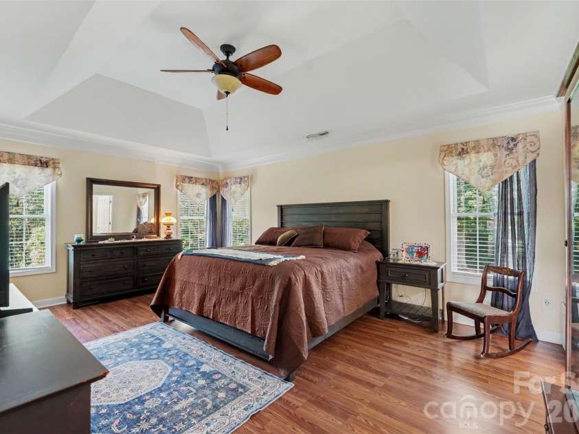 4858 Elmhurst Drive, Hickory, NC 28601.  MLS# CAR4402326, YatesRealty ID 41598. Primary bedroom