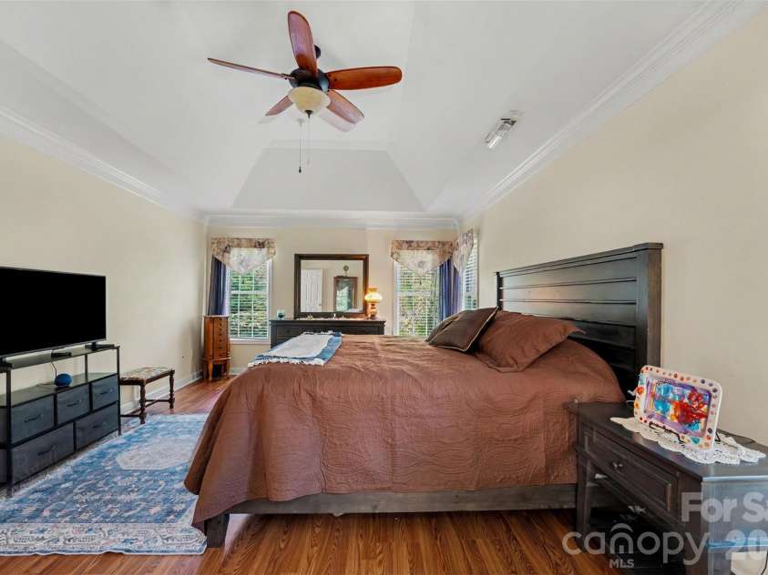 4858 Elmhurst Drive, Hickory, NC 28601.  MLS# CAR4402326, YatesRealty ID 41598. Primary Bedroom