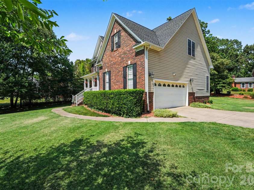 4858 Elmhurst Drive, Hickory, NC 28601.  MLS# CAR4402326, YatesRealty ID 41598. Side