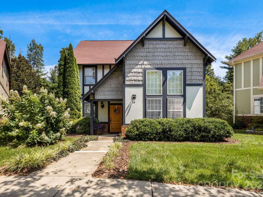 28 Trafalgar Circle, Asheville, NC 28805.  MLS# CAR4294578, YatesRealty ID 416. 