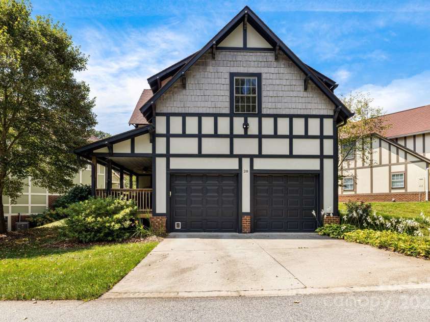 28 Trafalgar Circle, Asheville, NC 28805.  MLS# CAR4294578, YatesRealty ID 416. 