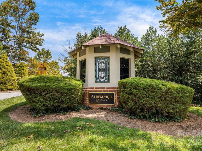 28 Trafalgar Circle, Asheville, NC 28805.  MLS# CAR4294578, YatesRealty ID 416. 