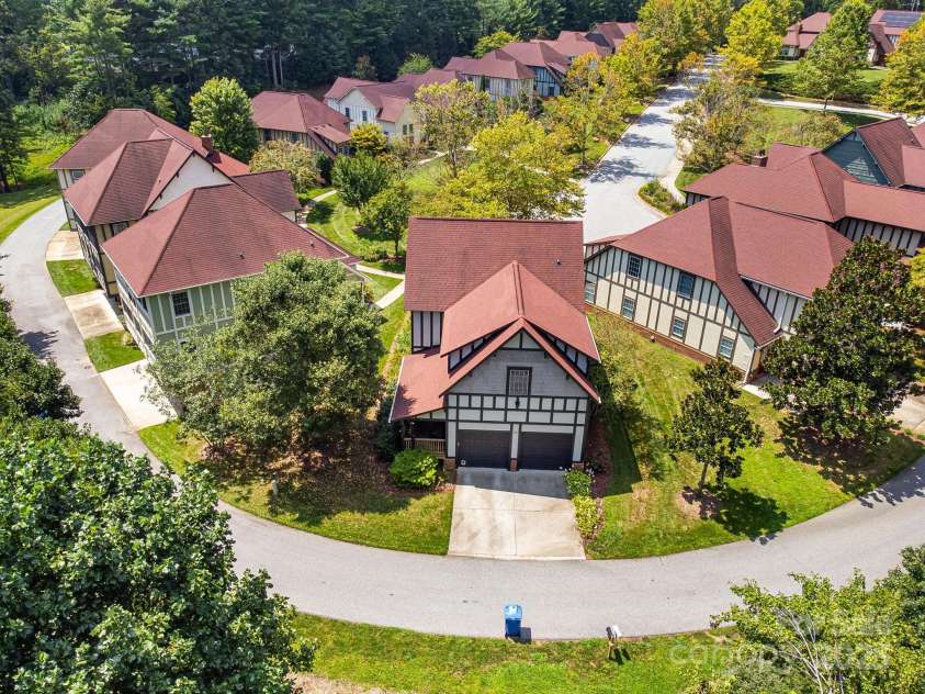 28 Trafalgar Circle, Asheville, NC 28805.  MLS# CAR4294578, YatesRealty ID 416. 