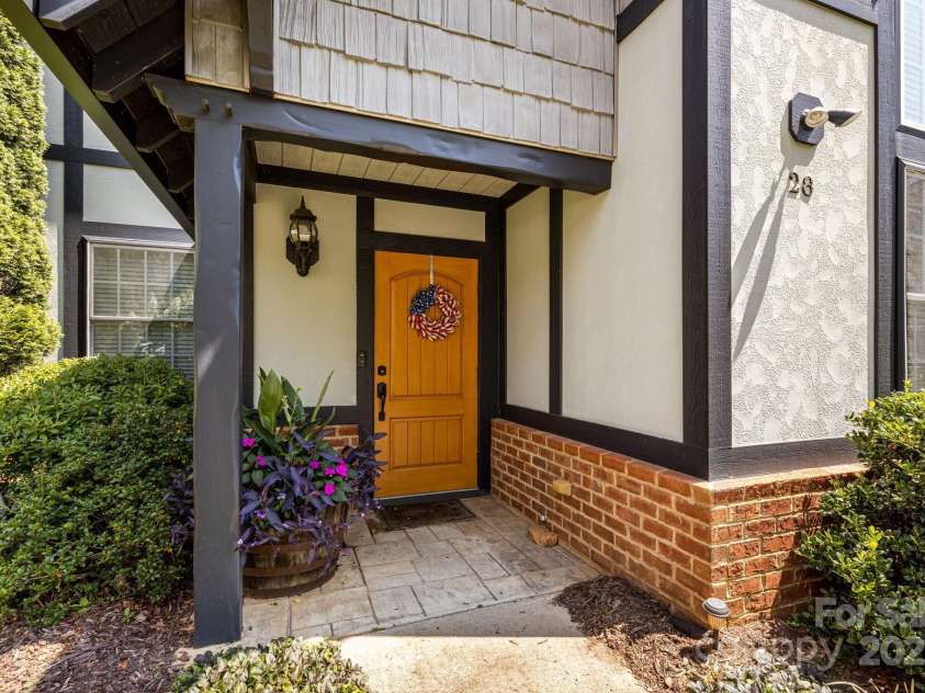 28 Trafalgar Circle, Asheville, NC 28805.  MLS# CAR4294578, YatesRealty ID 416. 