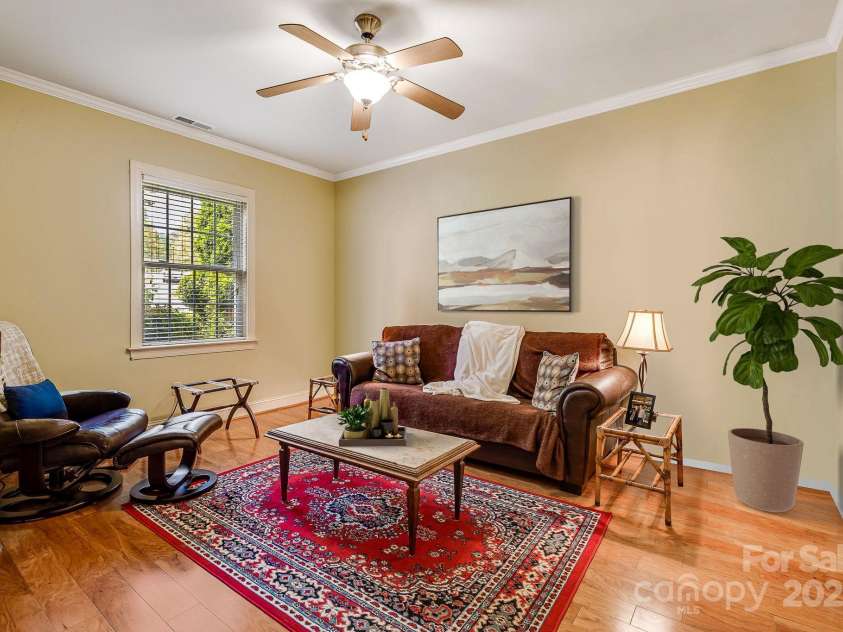 28 Trafalgar Circle, Asheville, NC 28805.  MLS# CAR4294578, YatesRealty ID 416. 