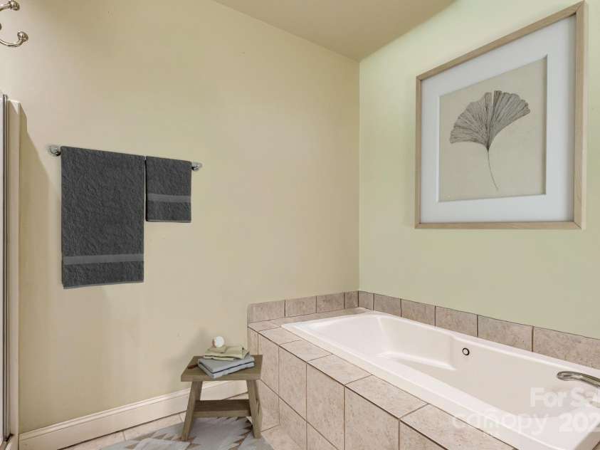 28 Trafalgar Circle, Asheville, NC 28805.  MLS# CAR4294578, YatesRealty ID 416. 