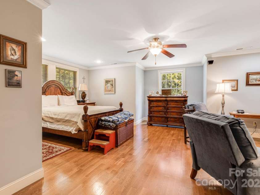 28 Trafalgar Circle, Asheville, NC 28805.  MLS# CAR4294578, YatesRealty ID 416. 