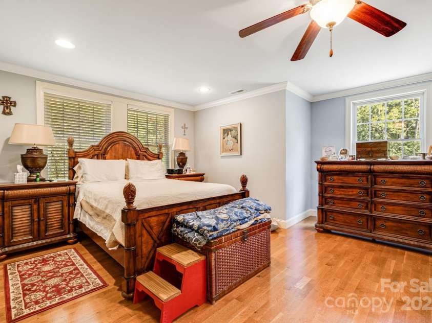 28 Trafalgar Circle, Asheville, NC 28805.  MLS# CAR4294578, YatesRealty ID 416. 