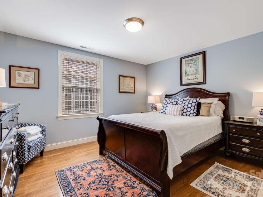 28 Trafalgar Circle, Asheville, NC 28805.  MLS# CAR4294578, YatesRealty ID 416. 