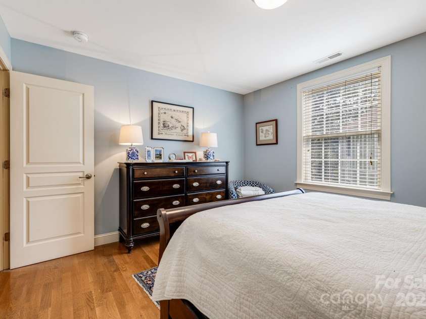 28 Trafalgar Circle, Asheville, NC 28805.  MLS# CAR4294578, YatesRealty ID 416. 